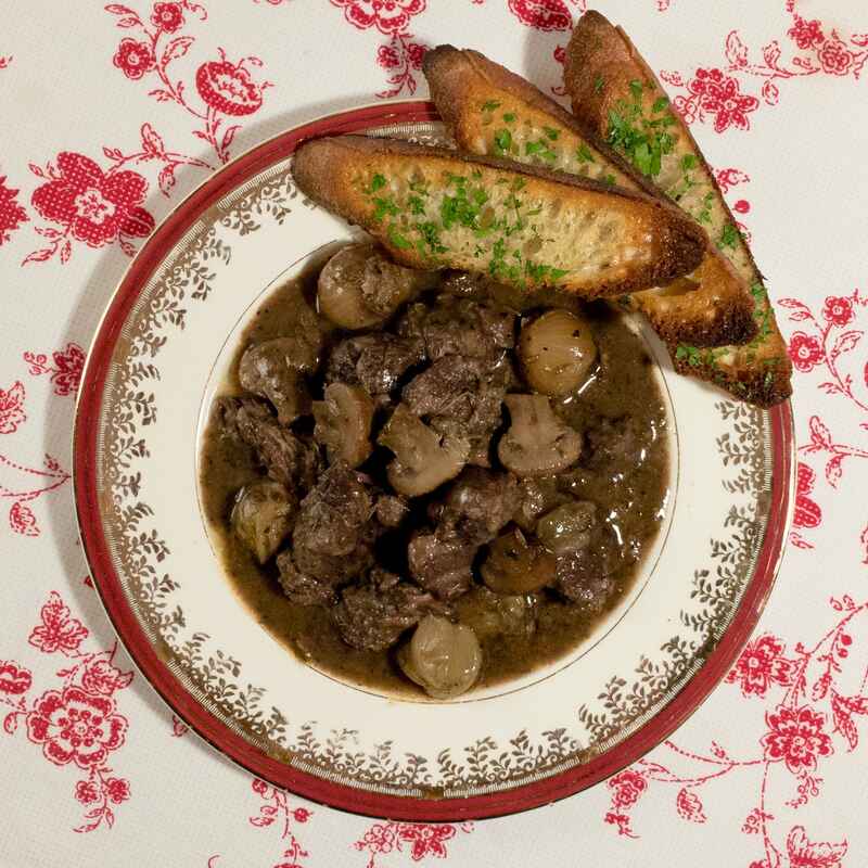 Boeuf bourguignon champignons et p'tits oignons perlés frais